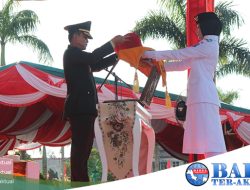 Danrem 045/Gaya Irup Penurunan Bendera Peringatan HUT RI ke -77 di Babel