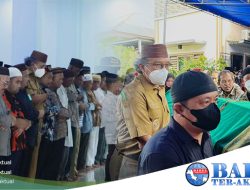 Salatkan Jenazah Istri Kasatpol PP Provinsi Babel,  Pj Gubernur Ridwan Djamaluddin Berikan Dukungan Moril