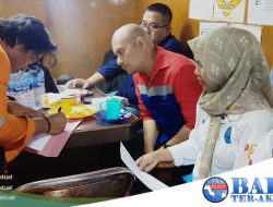 BNN Kota Pangkalpinang Lakukan Test Urine Kepada Awak Kapal Yang Bersandar Di Pelabuhan Pangkal Balam