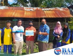 Dukung Program Peternakan Unggas di SMKN 1 Simpang Renggiang, PT Timah Tbk Serahkan Bantuan Kandang Baterai