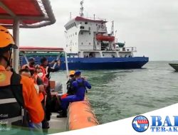 Tim Gabungan Satpolairud Polres Babar Evakuasi Korban Laka Laut Kapal di Perairan Karang Amelia