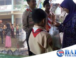 Kwaran Pramuka Sungailiat Salurkan 50 Paket Sembako Kepada Masyarakat