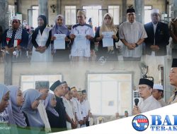 Hadiri Peringatan Isra Mi’raj, Bupati Bateng Salurkan Bantuan dari Baznas Babel di Kecamatan Pangkalan Baru