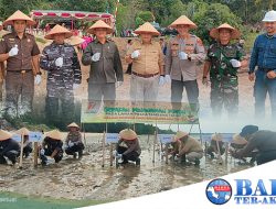 Tanam 4.000 Mangrove di Pantai Pait Jaya, ini Harapan Kapolres Bangka Barat