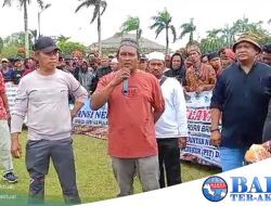 Polemik 15 Tahun, Ratusan Nelayan Pesisir Demo di Halaman Kantor Gubernur Babel