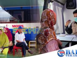 Warga Desa Gemuruh Antusia Periksa Kesehatan Gratis di Mobil Sehat PT Timah Tbk