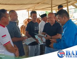 Wali Kota Molen Serahkan Bantuan 40 Sapi Kepada 4 Kelompok Tani di Kecamatan Bukit Intan