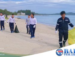 PT Timah Tbk Bersama Lanal Babel Bersihkan Pantai Muara Tengkorak