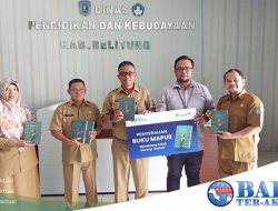 PT Timah Tbk Distribusikan 229 Buku Mapur Mendulang Kisah Meraup Berkah di Pulau Belitung