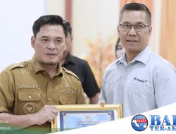 PT Timah Tbk Terima Penghargaan Wajib Pajak Badan yang Taat Pajak dari Bupati Bangka Barat