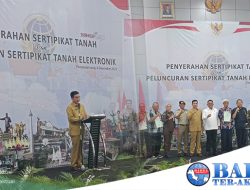 Kaneil BPN Babel Bagikan 200 Sertifikat Tanah ke Masyarakat