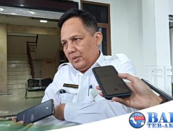 Usai Diperiksa, Sekda Bangka Andi Hudirman Bagi Duit ke Wartawan