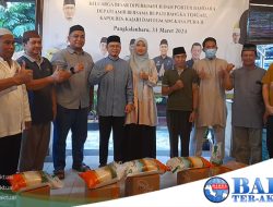 Sebanyak 37 Porter dan 10 Anak Yatim Terima Santunan Disperkimhub Bateng