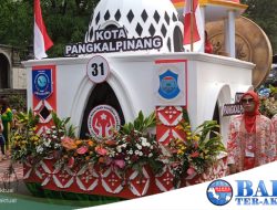 Dekranasda Pangkalpinang Semarakkan Parade Mobil Hias dengan Menampilkan Ikon Masjid Agung Kubah Timah