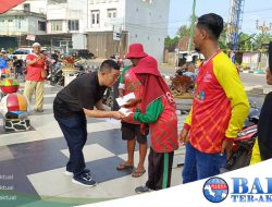 Berhasil Pertahankan Adipura, Bupati Riza Berikan Bonus serta Paket Daging Kurban Bagi Pekerja Kebersihan dan Pertamanan